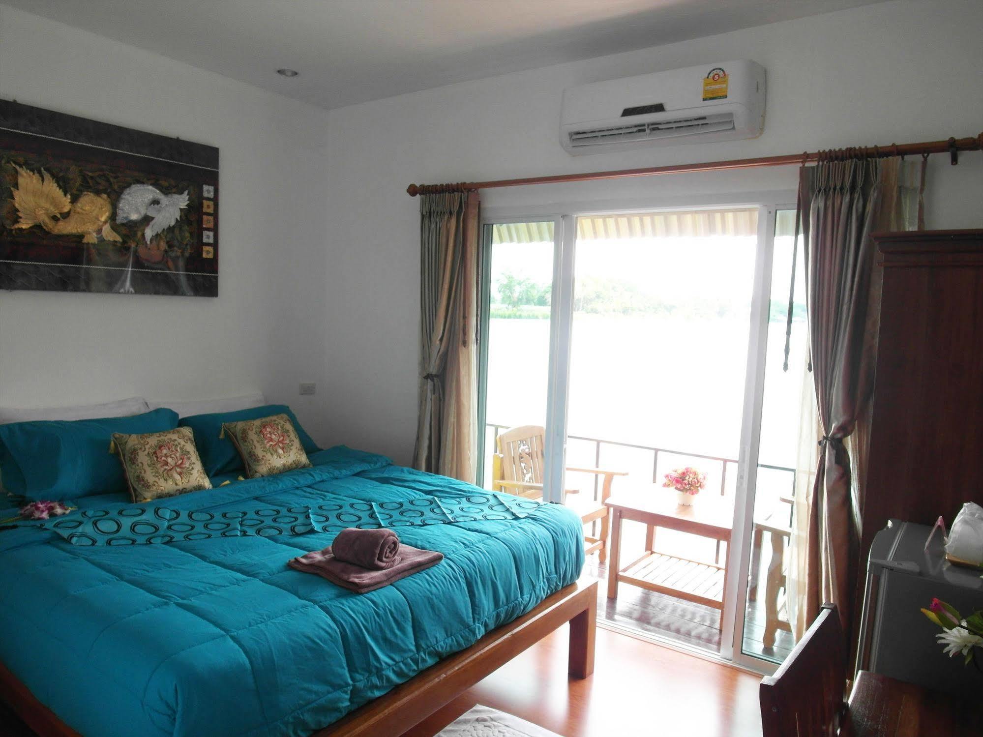 Tara Raft Hotel Kanchanaburi Exterior photo