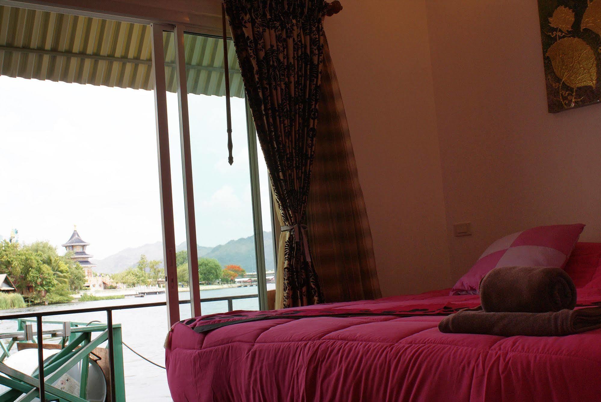 Tara Raft Hotel Kanchanaburi Exterior photo